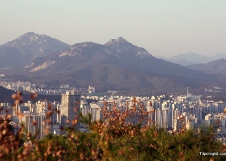 The view of downtown Seoul from the top of Yongmansan Mountain.