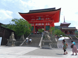 The entrance to Kiyomizu-Dera