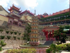 Kok Lok Si Temple is one of the largest and most beautiful Buddhist temples in Asia.