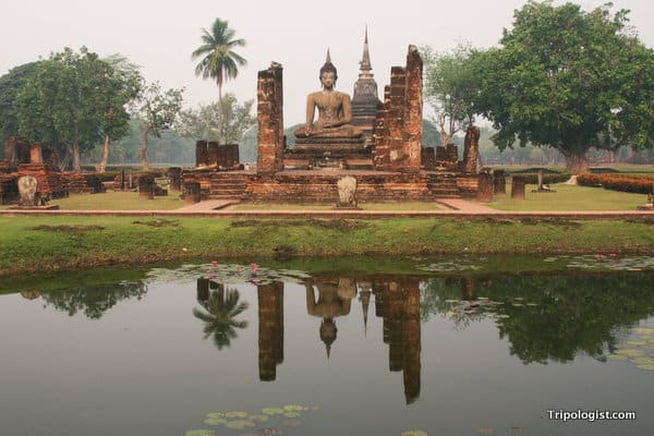 The reflection of Buddha at Wat Chana Songkhram.